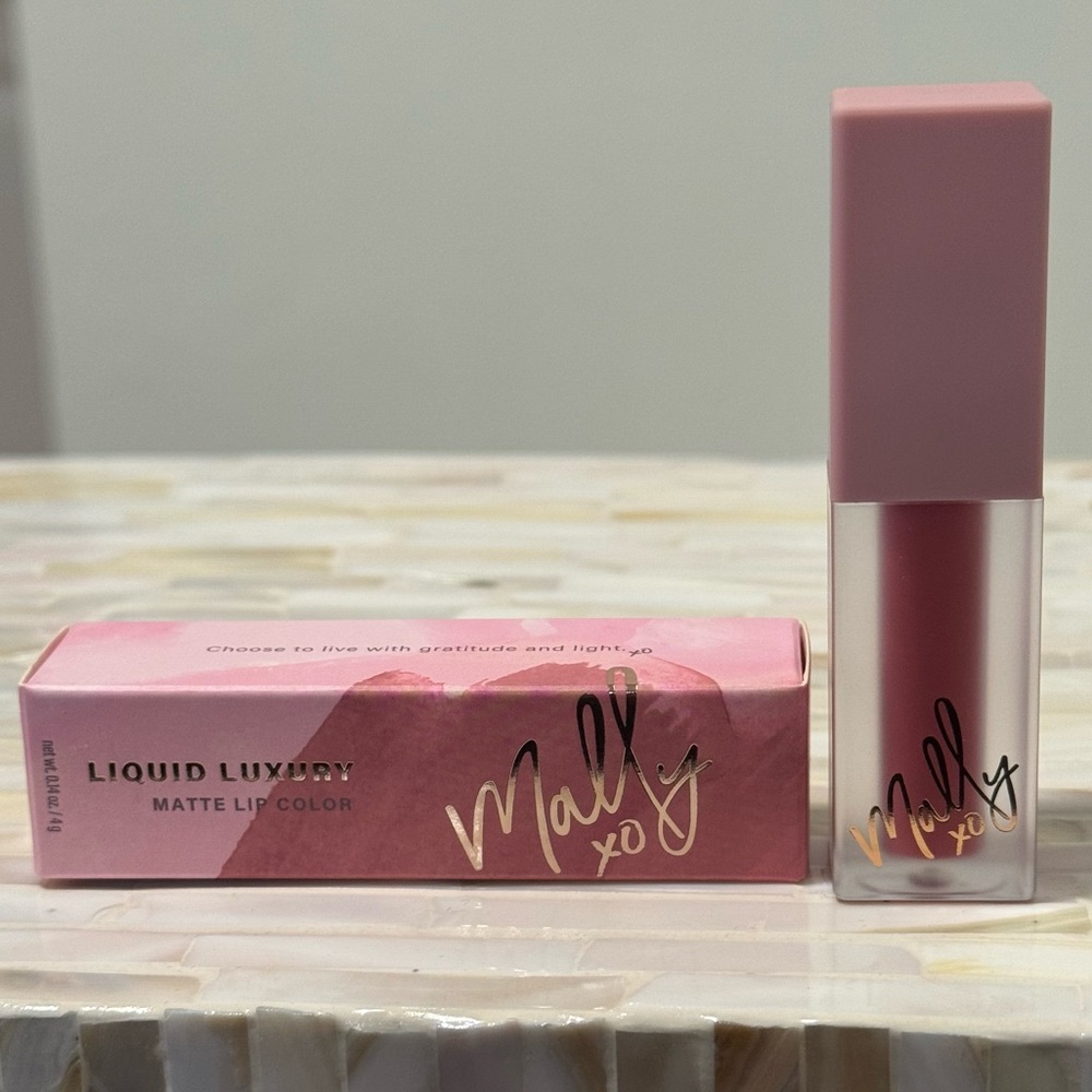 NIB Mally Beauty Liquid Luxury Matte Lipstick in Shade Rose